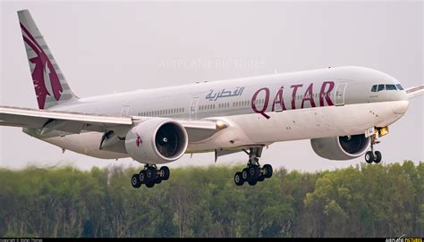 boeing 777-300er qatar